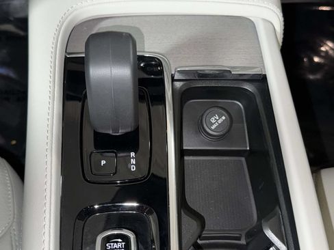 Used 2025 Volvo XC90 T8 Plus AWD/4WD image 25