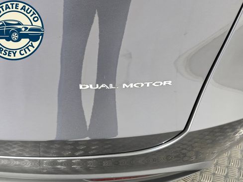 Used 2021 Tesla Model Y Long Range AWD/4WD image 27