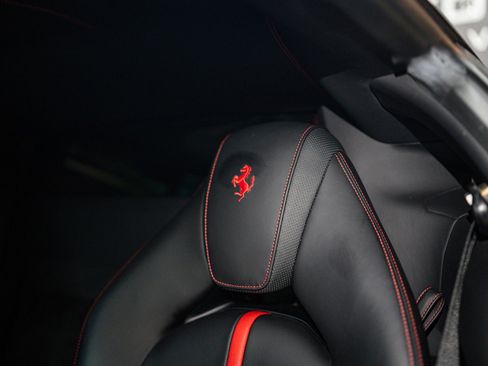 Used 2021 Ferrari F8 Tributo image 7