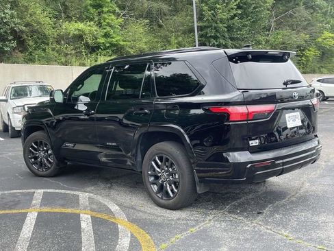 Used 2023 Toyota Sequoia Platinum AWD/4WD image 6