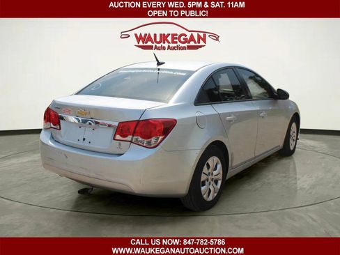 Used 2013 Chevrolet Cruze LS FWD image 5