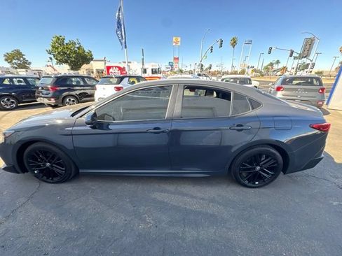 Used 2025 Toyota Camry SE w/ Convenience Package FWD image 8