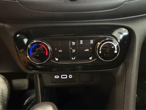 Used 2023 Buick Encore GX Preferred w/ Cold Weather Comfort Package AWD/4WD image 21
