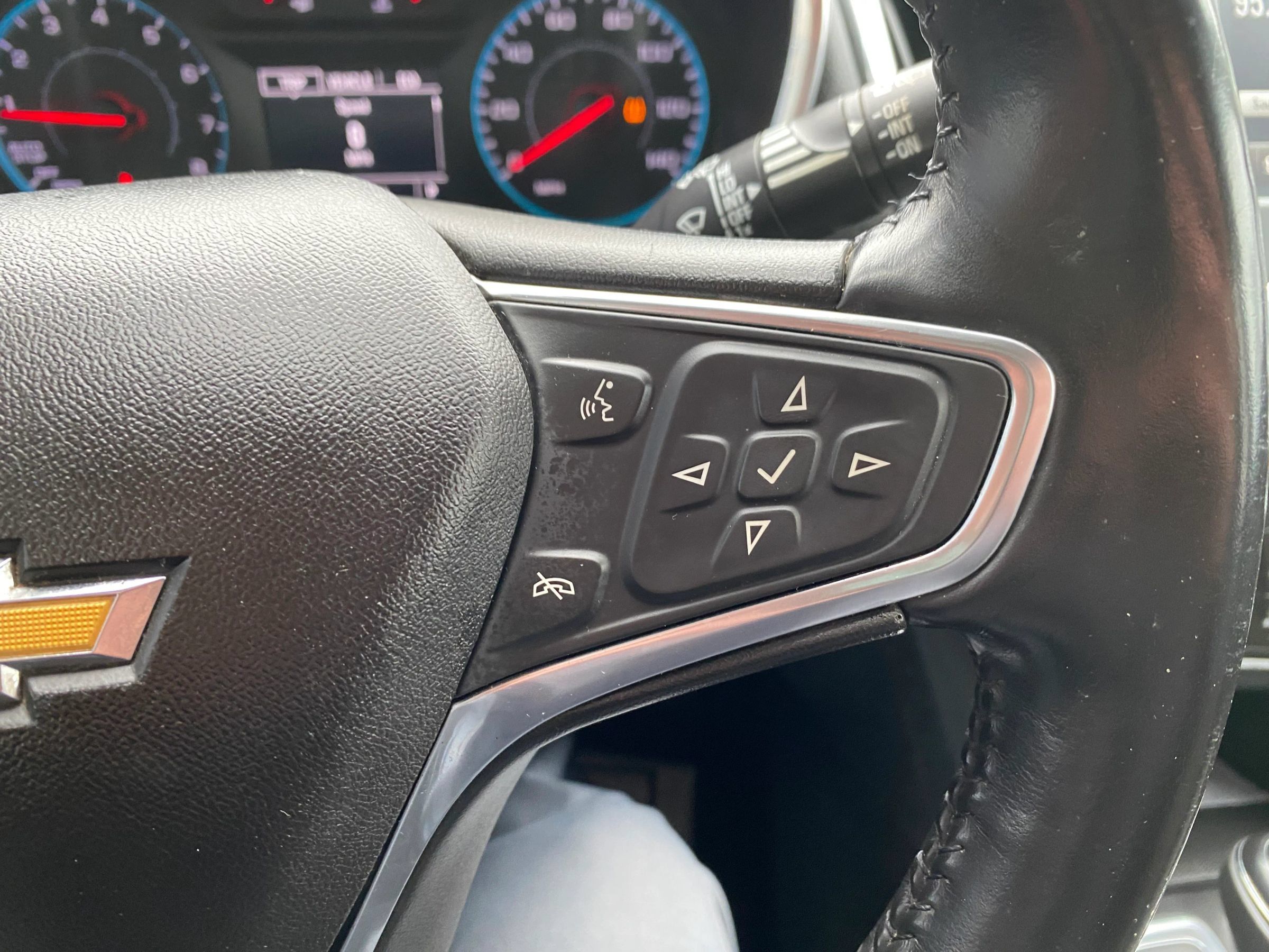 Used 2018 Chevrolet Equinox LT AWD/4WD image 16
