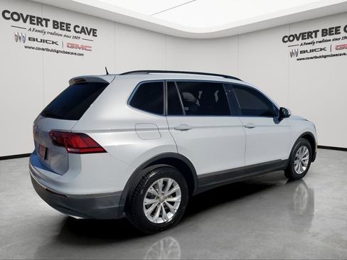 Used 2018 Volkswagen Tiguan SE w/ Panoramic Sunroof Package image 9