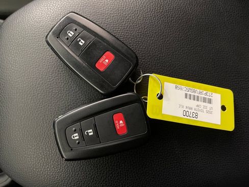 Certified 2025 Toyota RAV4 XLE AWD/4WD image 24