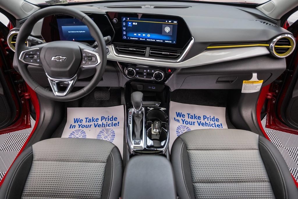 New 2026 Chevrolet Trax LT w/ Sunroof Package FWD image 18