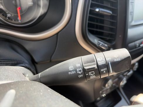 Used 2016 Jeep Cherokee Latitude w/ Comfort/Convenience Group FWD image 33