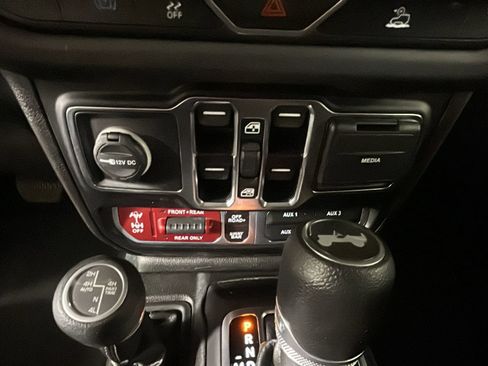 Used 2024 Jeep Wrangler Unlimited Rubicon 4xe AWD/4WD image 26