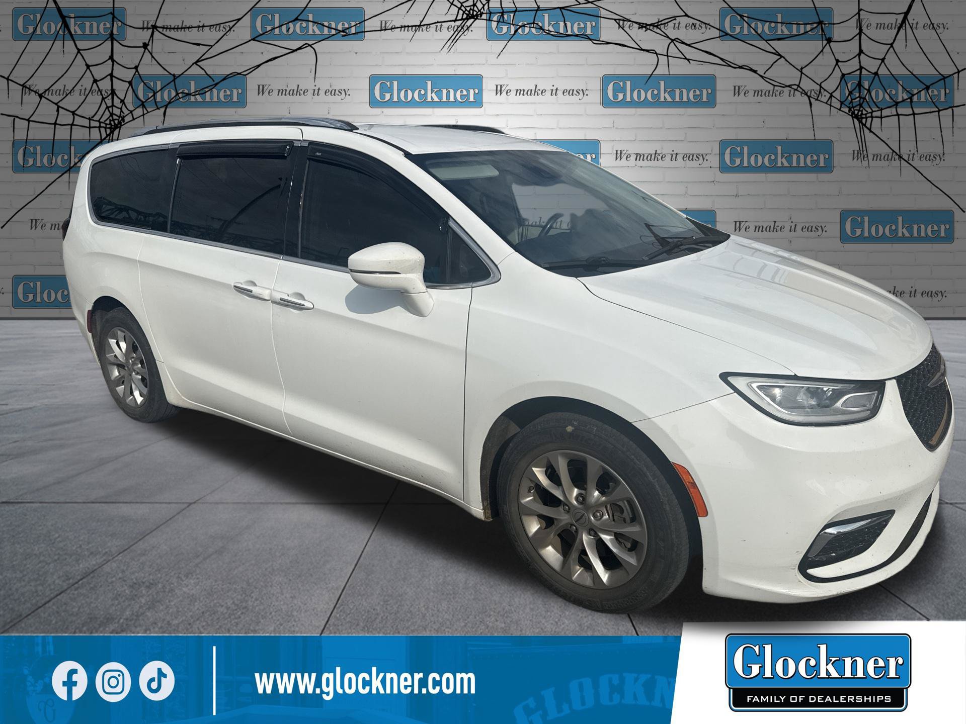 Used 2021 Chrysler Pacifica Touring-L FWD image 4