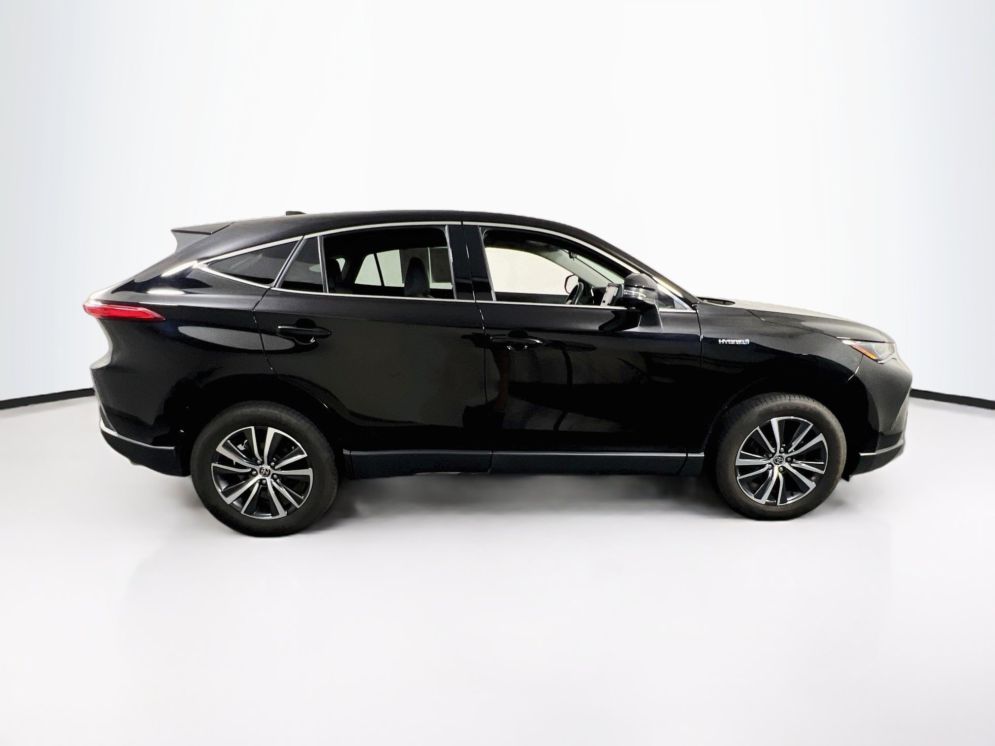 Used 2021 Toyota Venza LE AWD/4WD image 4