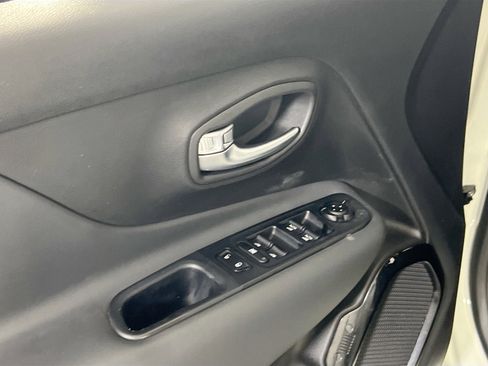 Used 2022 Jeep Renegade Altitude w/ Convenience Group image 18