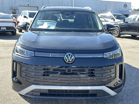 New 2025 Volkswagen Tiguan SE image 27