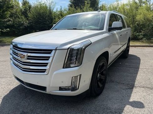 Used 2017 Cadillac Escalade ESV Platinum AWD/4WD image 7
