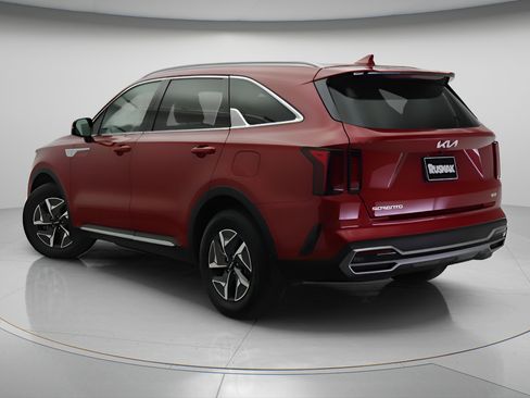 Used 2023 Kia Sorento EX FWD image 2