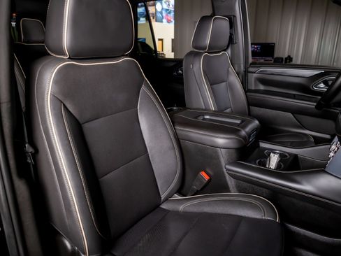 Used 2023 GMC Yukon SLT AWD/4WD image 18