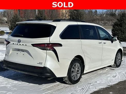 Used 2021 Toyota Sienna XLE w/ XLE Plus Package image 25
