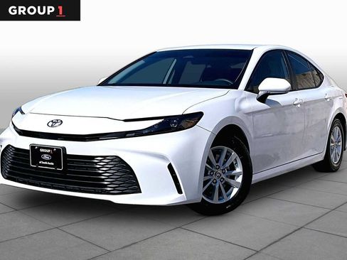 Used 2025 Toyota Camry LE FWD image 1