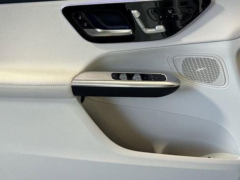 Certified 2025 Mercedes-Benz GLC 300 image 17