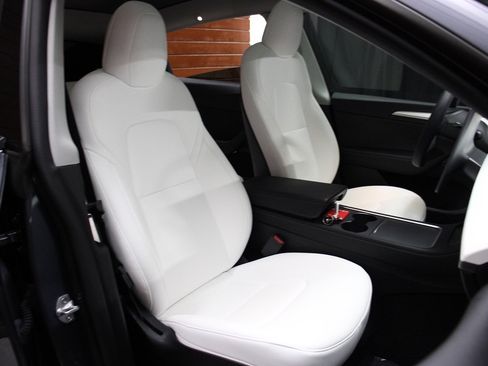 Used 2022 Tesla Model Y Long Range AWD/4WD image 48