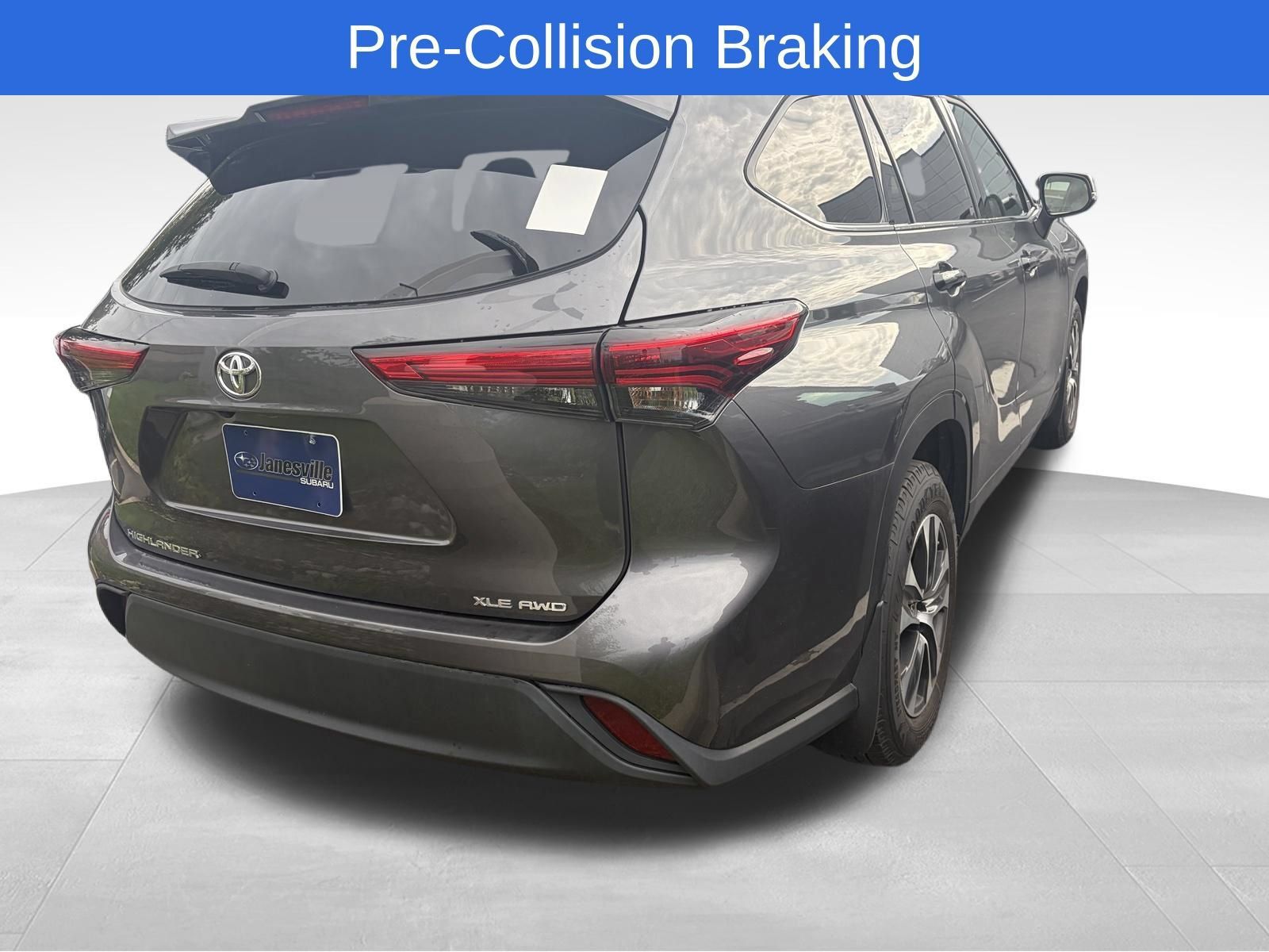 Used 2022 Toyota Highlander XLE AWD/4WD image 4