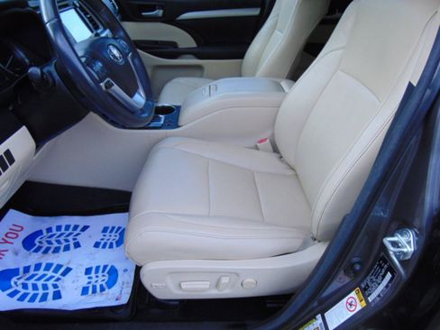Used 2016 Toyota Highlander XLE FWD image 26