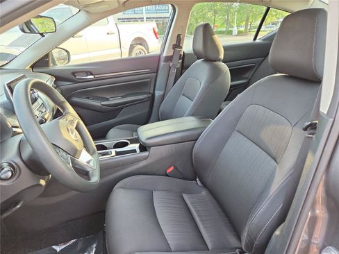 Used 2024 Nissan Altima 2.5 SV FWD image 18