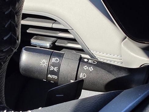 Used 2023 Subaru Outback Premium image 36