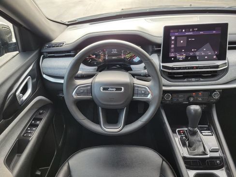 Used 2024 Jeep Compass Latitude AWD/4WD image 13