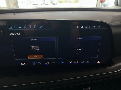 New 2025 Chevrolet Suburban Premier image 22