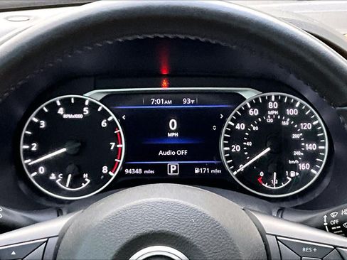 Used 2024 Nissan Sentra SV w/ SV Premium Package FWD image 25