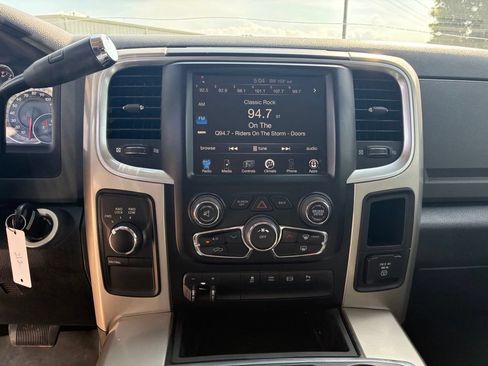 Used 2015 RAM 2500 SLT w/ Luxury Group AWD/4WD image 16