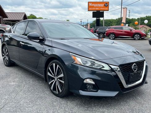 Used 2019 Nissan Altima 2.5 Platinum FWD image 1