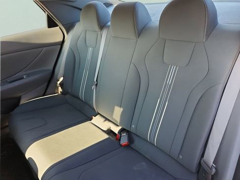 Used 2023 Hyundai Elantra SEL image 18