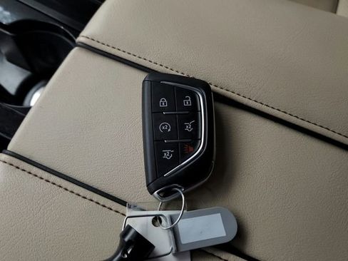 Used 2023 Cadillac Escalade Premium Luxury image 38