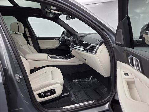 Used 2026 BMW X5 xDrive40i w/ M Sport Package image 14