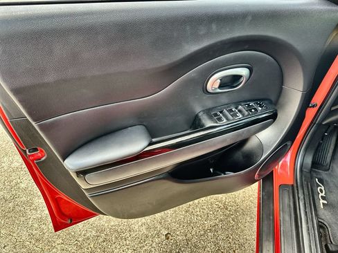 Used 2018 Kia Soul ! FWD image 21