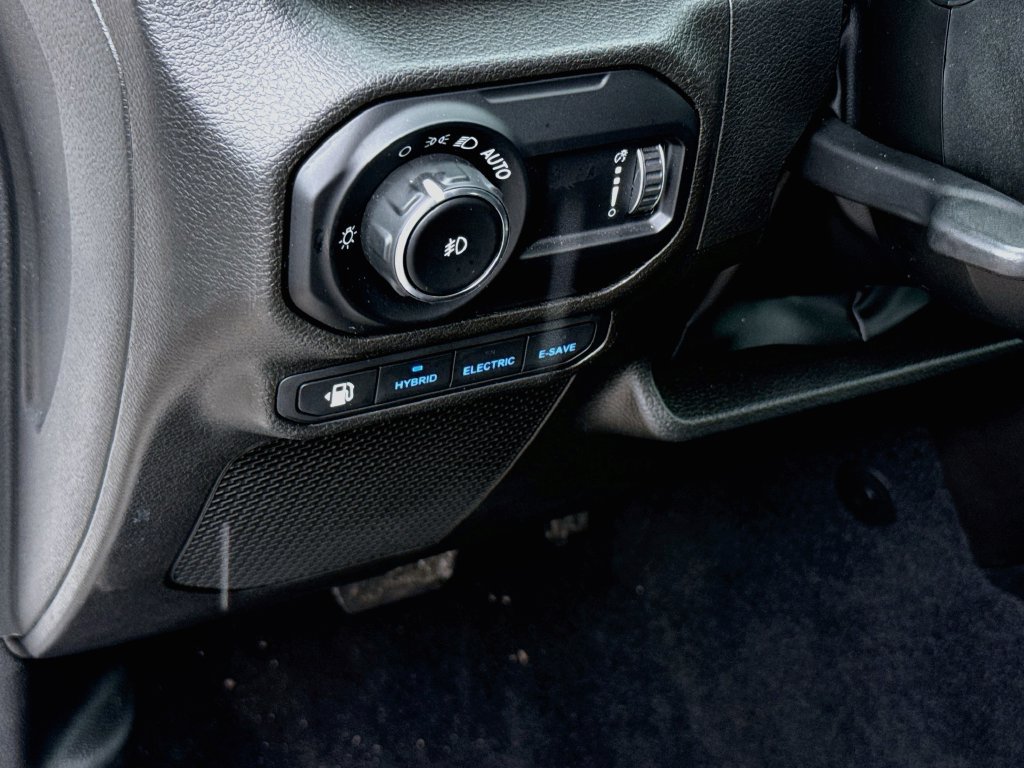 Used 2023 Jeep Wrangler Unlimited Rubicon 4xe w/ Cold Weather Group AWD/4WD image 11