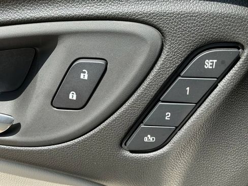 Used 2026 Buick Encore GX Avenir w/ Avenir Technology Package FWD image 26