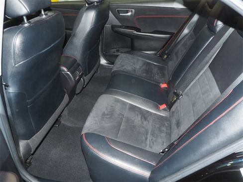 Used 2016 Toyota Camry XLE image 8