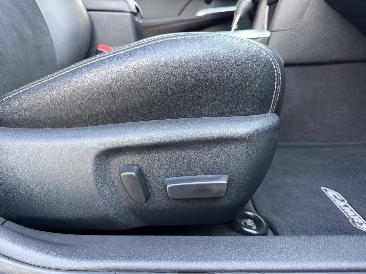 Used 2012 Toyota Camry SE w/ Leather Pkg FWD image 28