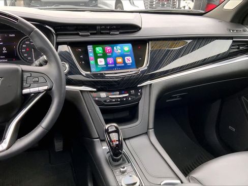 Used 2023 Cadillac XT6 Premium Luxury w/ Technology Package image 6