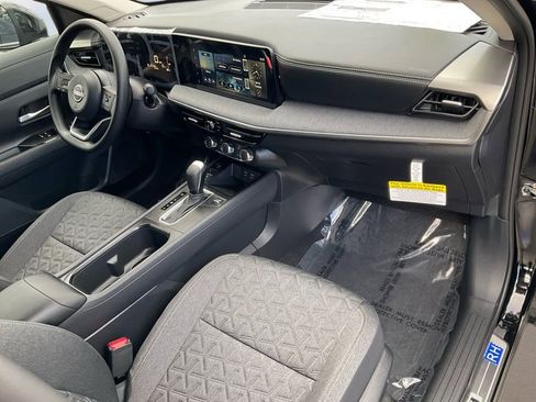 New 2025 Nissan Kicks SV w/ Illumination Package image 28