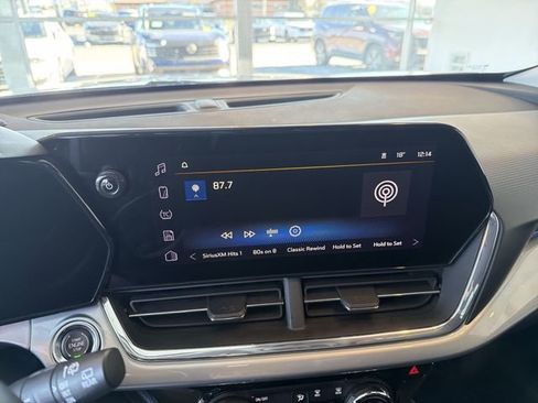 Certified 2025 Chevrolet Trax LT w/ LT Convenience Package image 22