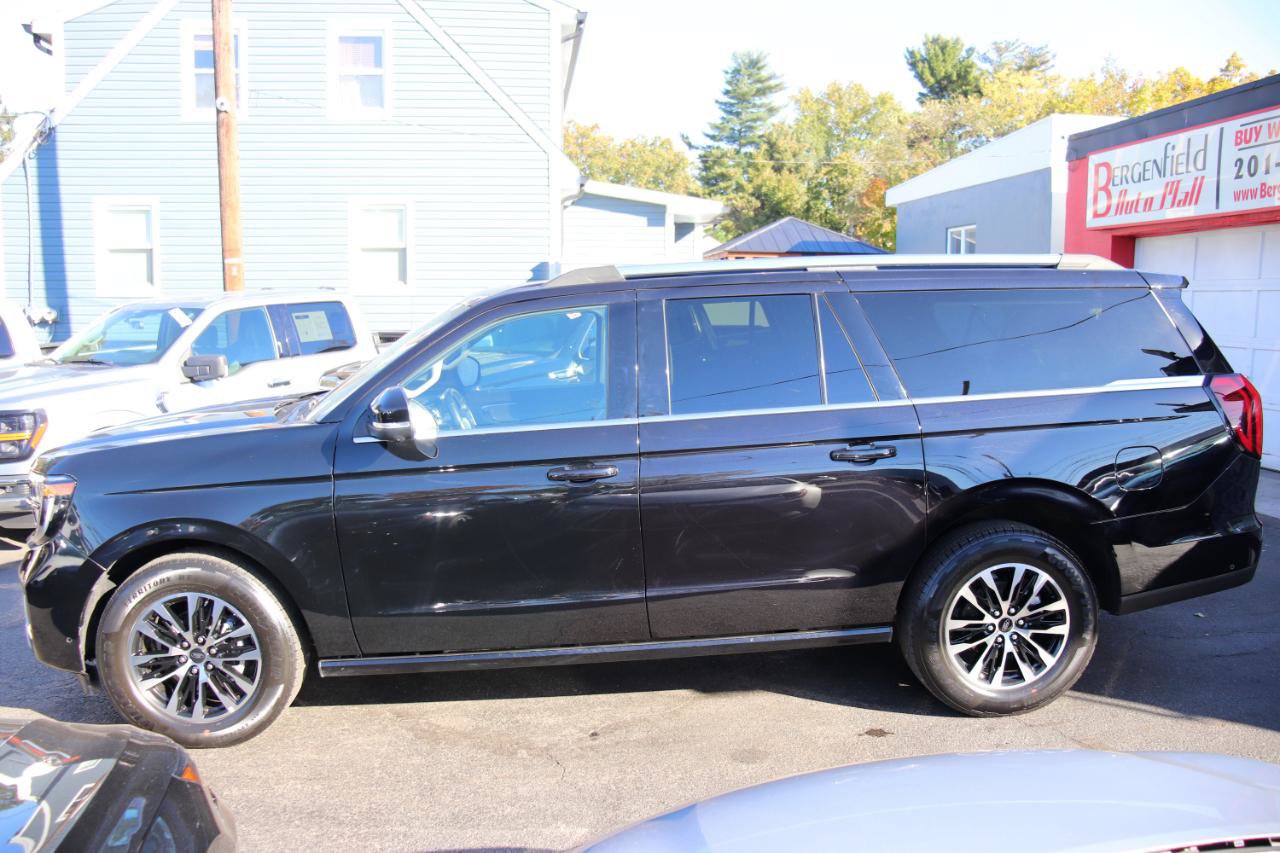 Used 2025 Ford Expedition Max Platinum AWD/4WD image 2