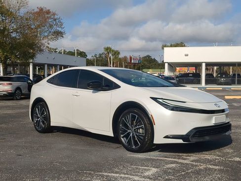 Used 2024 Toyota Prius XLE image 2