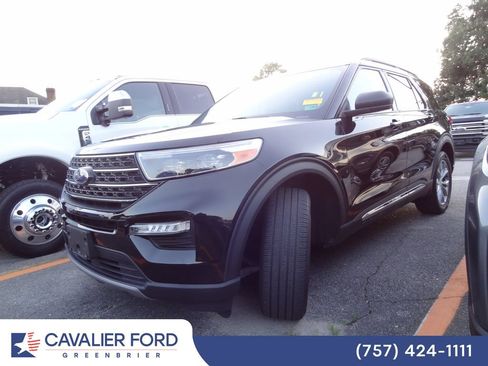 Used 2021 Ford Explorer XLT w/ Equipment Group 202A RWD image 2