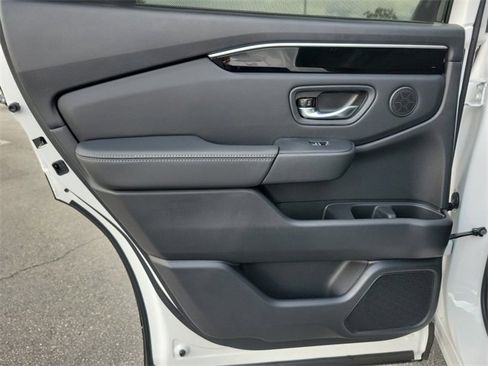 New 2025 Honda Pilot Touring image 14