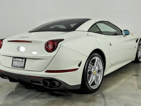 Used 2017 Ferrari California T RWD image 35