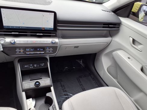 Used 2024 Hyundai Kona SEL w/ Convenience Package FWD image 3